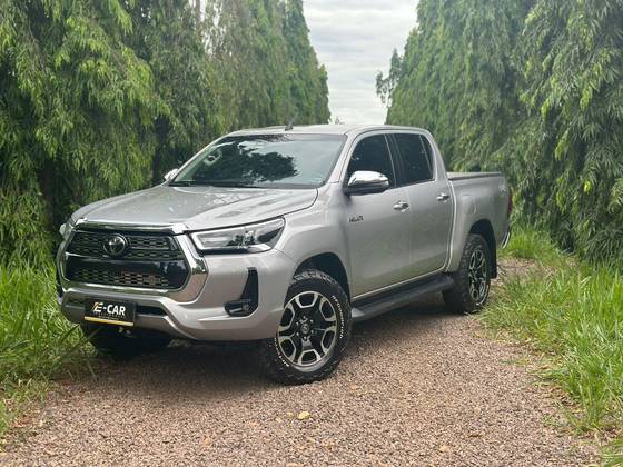 TOYOTA HILUX 2.8 D-4D TURBO DIESEL CD SRX 4X4 AUTOMÁTICO